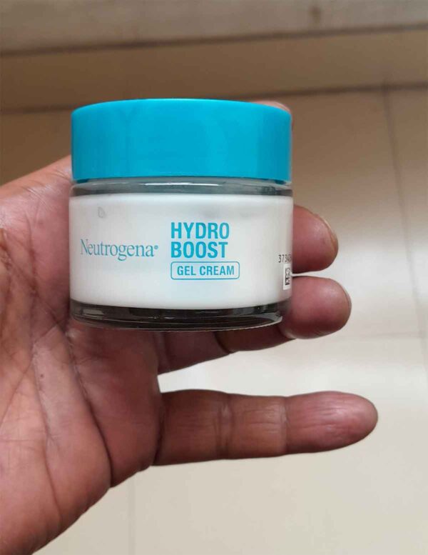 Hyaluronic acid moisturizer